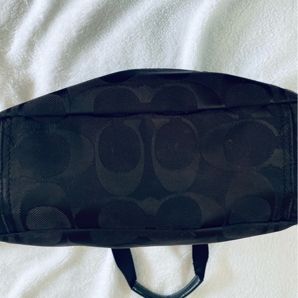 Coach Canvas Tote โ Black with Pink Interior, Stylish & Functional! ๐๐ - Picture 11 of 16